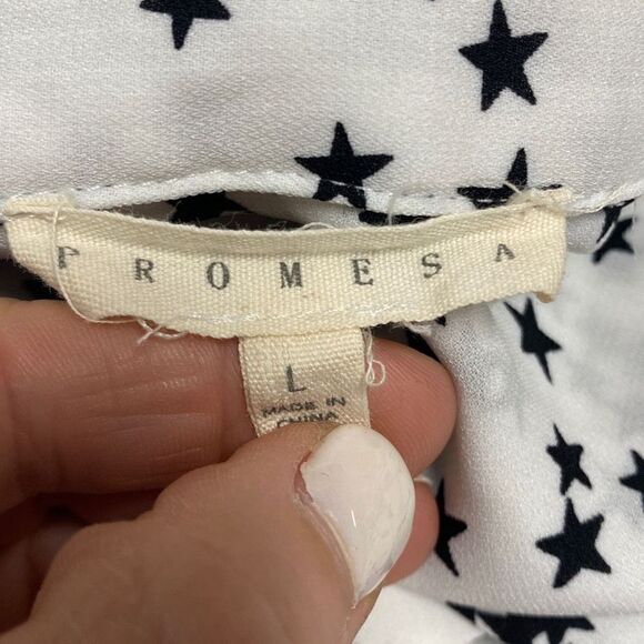 Promesa White & Black Star Button Down Long Sleeve Top Size Large - Picture 6 of 8